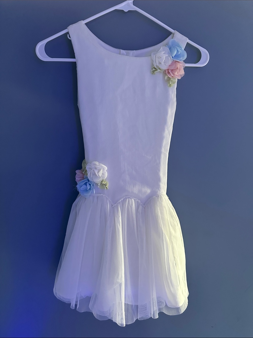 White dress with tulle skirt. White dress size 10. Looks brand new! Hardly worn!